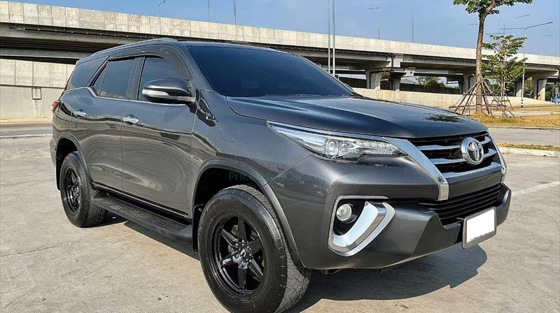 พามาดู Toyota Fortuner เจเนอเรชั่นที่ 2 รุ่นปี 2015 กันแบบละเอียด