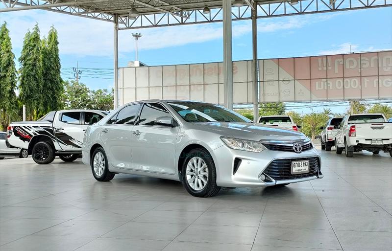 ขายรถเก๋งมือสอง-toyota-โตโยต้า-camry-คัมรี่-รถปี2017-รหัส66609-6f84001a.jpg ขายรถเก๋งมือสอง-toyota-โตโยต้า-camry-คัมรี่-รถปี2017-รหัส66609-6f84001a.jpg