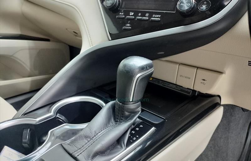 ขายรถเก๋งมือสอง-toyota-โตโยต้า-camry-คัมรี่-รถปี2019-รหัส67003-25b612bd.jpg ขายรถเก๋งมือสอง-toyota-โตโยต้า-camry-คัมรี่-รถปี2019-รหัส67003-25b612bd.jpg