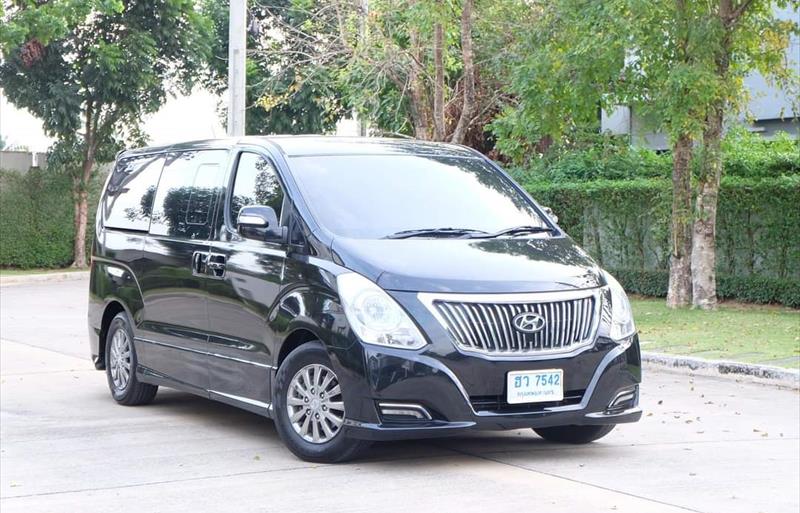 รถตู้มือสอง HYUNDAI H-1 รถปี 2016