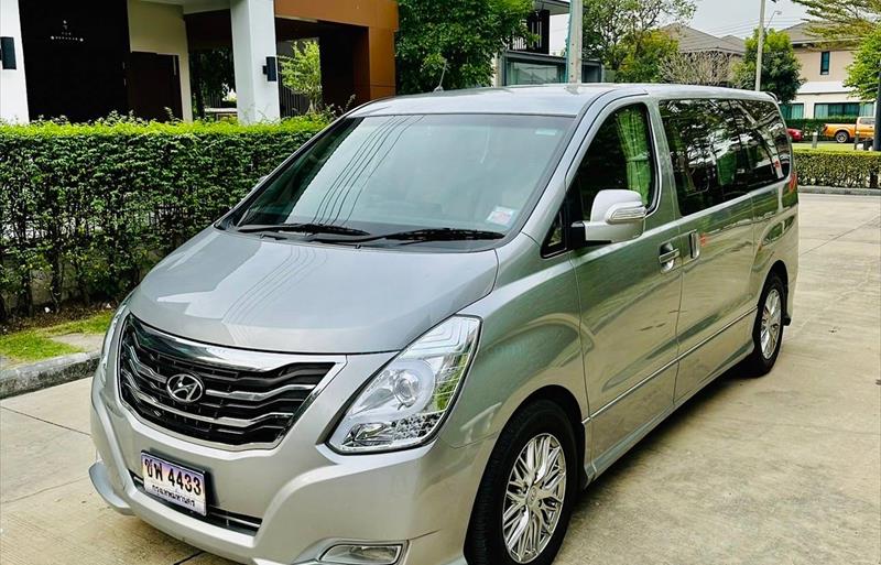 รถตู้มือสอง HYUNDAI H-1 รถปี 2014