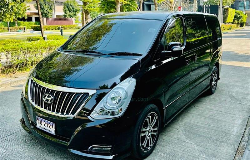 รถตู้มือสอง HYUNDAI H-1 รถปี 2017