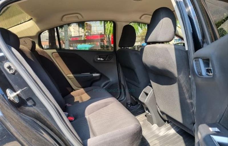 ขายรถเก๋งมือสอง-honda-ฮอนด้า-city-ซิตี้-รถปี2017-รหัส67816-61e4e9e4.jpg ขายรถเก๋งมือสอง-honda-ฮอนด้า-city-ซิตี้-รถปี2017-รหัส67816-61e4e9e4.jpg