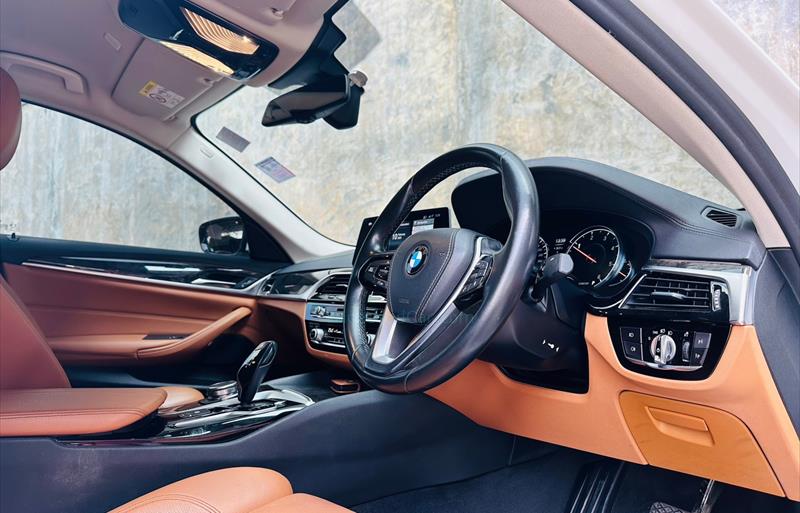 ขายรถเก๋งมือสอง-bmw-บีเอ็มดับบลิว-520d-ห้าสองศูนย์ดี-รถปี2018-รหัส68116-2e03b615.jpg ขายรถเก๋งมือสอง-bmw-บีเอ็มดับบลิว-520d-ห้าสองศูนย์ดี-รถปี2018-รหัส68116-2e03b615.jpg