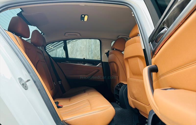 ขายรถเก๋งมือสอง-bmw-บีเอ็มดับบลิว-520d-ห้าสองศูนย์ดี-รถปี2018-รหัส68116-349bcd53.jpg ขายรถเก๋งมือสอง-bmw-บีเอ็มดับบลิว-520d-ห้าสองศูนย์ดี-รถปี2018-รหัส68116-349bcd53.jpg