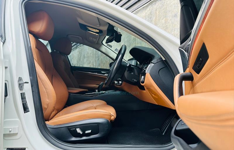 ขายรถเก๋งมือสอง-bmw-บีเอ็มดับบลิว-520d-ห้าสองศูนย์ดี-รถปี2018-รหัส68116-c37df9e8.jpg ขายรถเก๋งมือสอง-bmw-บีเอ็มดับบลิว-520d-ห้าสองศูนย์ดี-รถปี2018-รหัส68116-c37df9e8.jpg