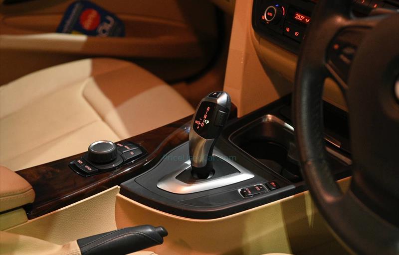 ขายรถเก๋งมือสอง-bmw-บีเอ็มดับบลิว-320i-สามสองศูนย์ไอ-รถปี2013-รหัส68118-0c39c2b7.jpg ขายรถเก๋งมือสอง-bmw-บีเอ็มดับบลิว-320i-สามสองศูนย์ไอ-รถปี2013-รหัส68118-0c39c2b7.jpg