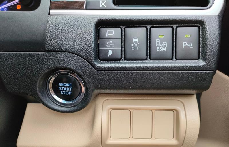 ขายรถเก๋งมือสอง-toyota-โตโยต้า-camry-คัมรี่-รถปี2016-รหัส68311-b3371fb3.jpg ขายรถเก๋งมือสอง-toyota-โตโยต้า-camry-คัมรี่-รถปี2016-รหัส68311-b3371fb3.jpg
