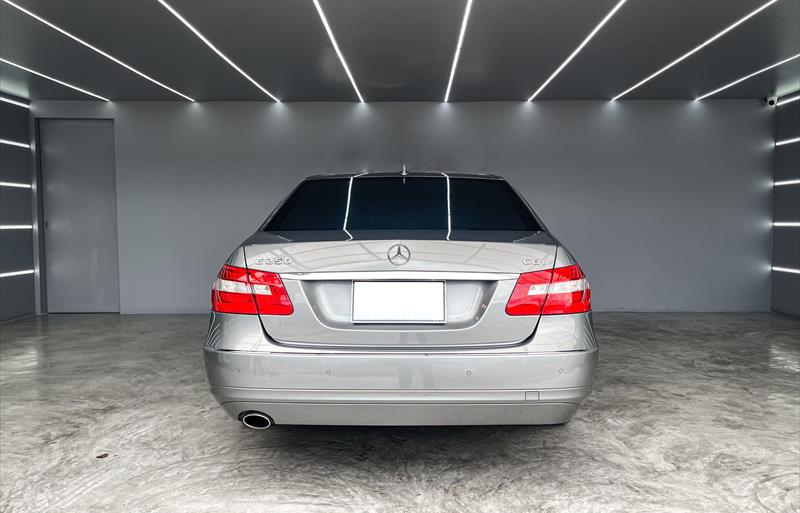 ขายรถเก๋งมือสอง-mercedes-benz-เมอร์เซเดสเบนซ์-e200-อีสองศูนย์ศูนย์-รถปี2011-รหัส68619-23fcd890.jpg ขายรถเก๋งมือสอง-mercedes-benz-เมอร์เซเดสเบนซ์-e200-อีสองศูนย์ศูนย์-รถปี2011-รหัส68619-23fcd890.jpg