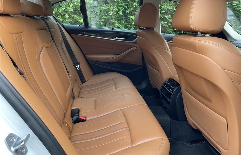 ขายรถเก๋งมือสอง-bmw-บีเอ็มดับบลิว-520d-ห้าสองศูนย์ดี-รถปี2018-รหัส69491-610d1b19.jpg ขายรถเก๋งมือสอง-bmw-บีเอ็มดับบลิว-520d-ห้าสองศูนย์ดี-รถปี2018-รหัส69491-610d1b19.jpg