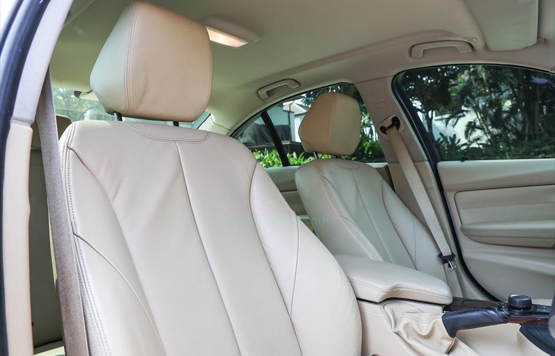 ขายรถเก๋งมือสอง-bmw-บีเอ็มดับบลิว-320i-สามสองศูนย์ไอ-รถปี2013-รหัส69715-5e8af491.jpg ขายรถเก๋งมือสอง-bmw-บีเอ็มดับบลิว-320i-สามสองศูนย์ไอ-รถปี2013-รหัส69715-5e8af491.jpg