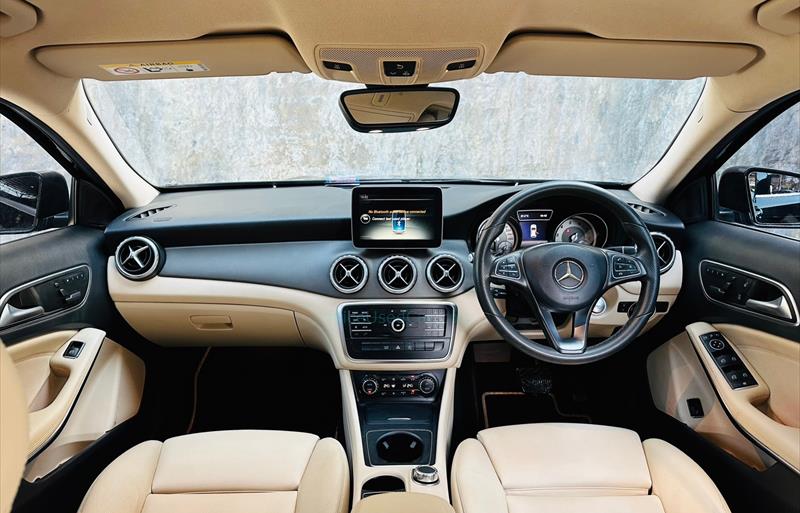 ขายรถเก๋งมือสอง-mercedes-benz-เมอร์เซเดสเบนซ์-gla200-รถปี2017-รหัส69922-a33be6af.jpg ขายรถเก๋งมือสอง-mercedes-benz-เมอร์เซเดสเบนซ์-gla200-รถปี2017-รหัส69922-a33be6af.jpg