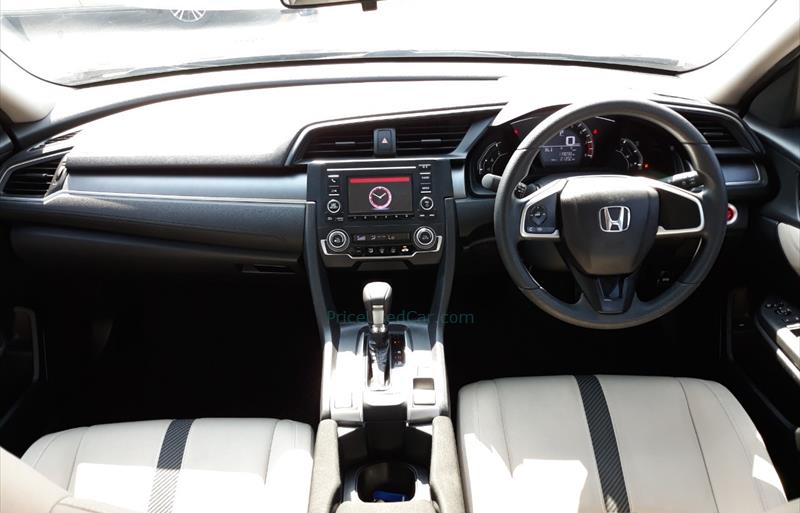 ขายรถเก๋งมือสอง-honda-ฮอนด้า-civic-ซีวิค-รถปี2017-รหัส69940-2910965e.jpg ขายรถเก๋งมือสอง-honda-ฮอนด้า-civic-ซีวิค-รถปี2017-รหัส69940-2910965e.jpg