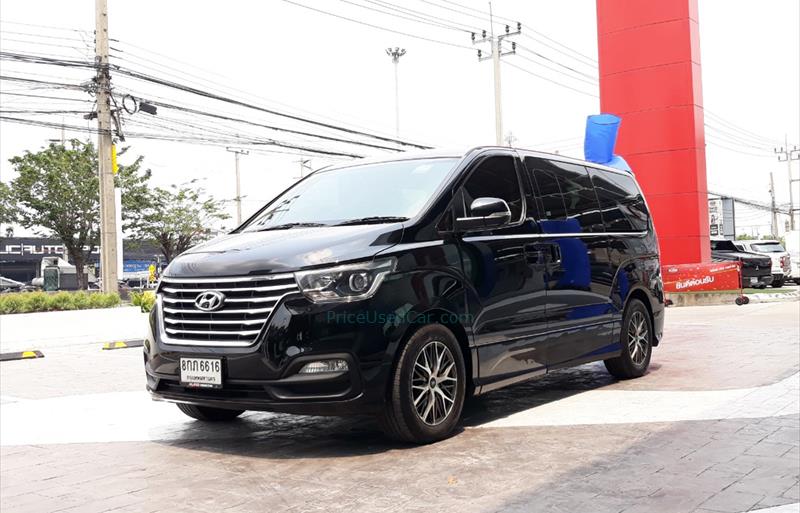 รถตู้มือสอง HYUNDAI GRAND STAREX รถปี 2019