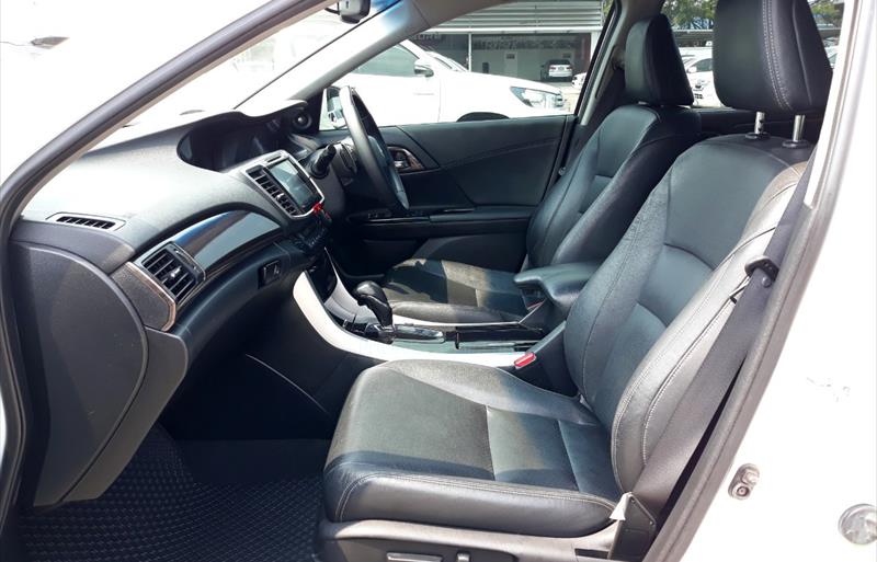 ขายรถเก๋งมือสอง-honda-ฮอนด้า-accord-แอคคอร์ด-รถปี2017-รหัส70082-07df4bda.jpg ขายรถเก๋งมือสอง-honda-ฮอนด้า-accord-แอคคอร์ด-รถปี2017-รหัส70082-07df4bda.jpg