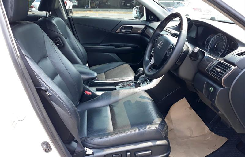 ขายรถเก๋งมือสอง-honda-ฮอนด้า-accord-แอคคอร์ด-รถปี2017-รหัส70207-c75a74c3.jpg ขายรถเก๋งมือสอง-honda-ฮอนด้า-accord-แอคคอร์ด-รถปี2017-รหัส70207-c75a74c3.jpg