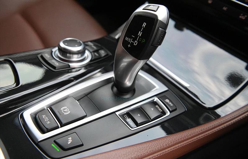 ขายรถเก๋งมือสอง bmw 520d รถปี2014 รหัส 70302 รูปที่8