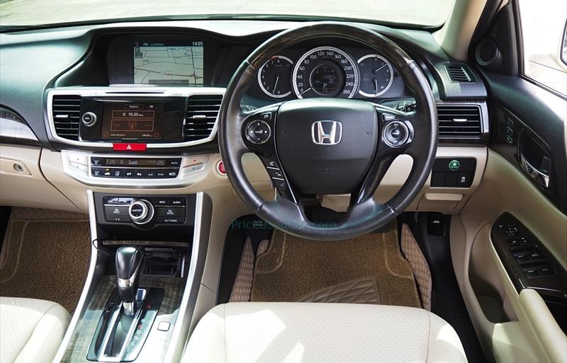 ขายรถเก๋งมือสอง honda accord รถปี2013 รหัส 70483 รูปที่4