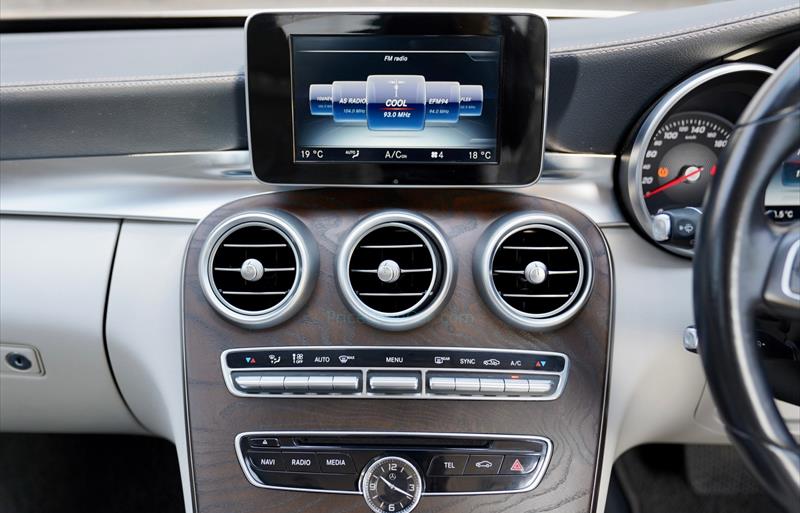 ขายรถเก๋งมือสอง-mercedes-benz-เมอร์เซเดสเบนซ์-c300-รถปี2015-รหัส70755-41de69a3.jpg ขายรถเก๋งมือสอง-mercedes-benz-เมอร์เซเดสเบนซ์-c300-รถปี2015-รหัส70755-41de69a3.jpg