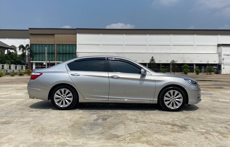 ขายรถเก๋งมือสอง honda accord รถปี2014 รหัส 70765 รูปที่2