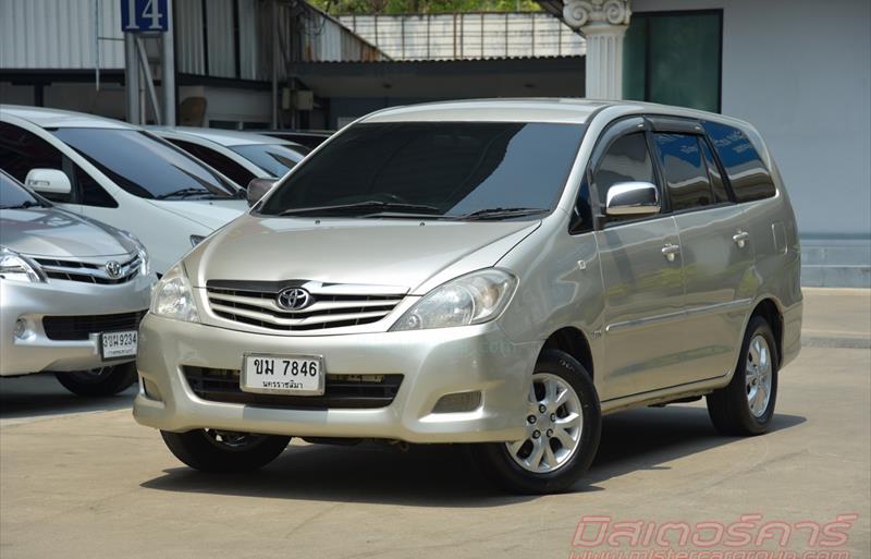 รถตู้มือสอง TOYOTA INNOVA รถปี 2011