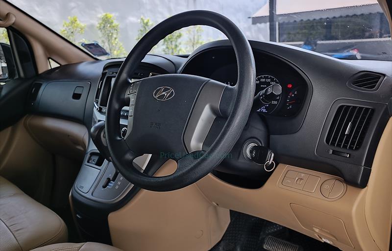 ขายรถตู้มือสอง hyundai h-1 รถปี2016 รหัส 71082 รูปที่7 ขายรถตู้มือสอง hyundai h-1 รถปี2016 รหัส 71082 รูปที่7