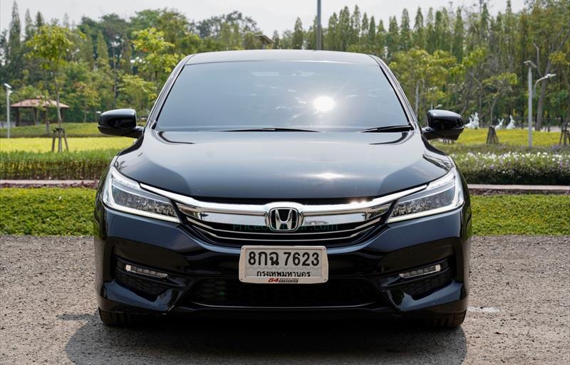 ขายรถเก๋งมือสอง honda accord รถปี2018 รหัส 71190 รูปที่2