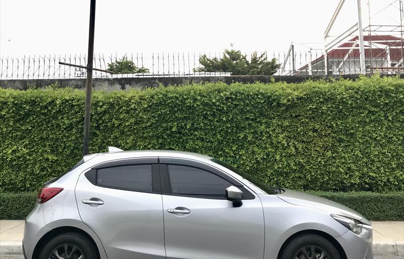 ขายรถเก๋งมือสอง-mazda-มาสด้า-2-สอง-รถปี2018-รหัส71261-2beab9d7.jpeg ขายรถเก๋งมือสอง-mazda-มาสด้า-2-สอง-รถปี2018-รหัส71261-2beab9d7.jpeg