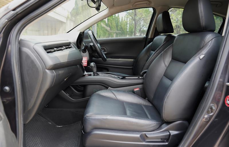 ขายรถ-suv-มือสอง-honda-ฮอนด้า-hr-v-เอชอาร์วี-รถปี2017-รหัส71410-3c1793e6.jpg ขายรถ-suv-มือสอง-honda-ฮอนด้า-hr-v-เอชอาร์วี-รถปี2017-รหัส71410-3c1793e6.jpg