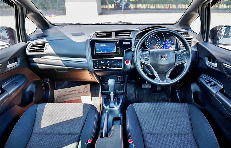 ขายรถเก๋งมือสอง-honda-ฮอนด้า-jazz-แจ๊ส-รถปี2017-รหัส71437-7b7d06c5.jpg ขายรถเก๋งมือสอง-honda-ฮอนด้า-jazz-แจ๊ส-รถปี2017-รหัส71437-7b7d06c5.jpg