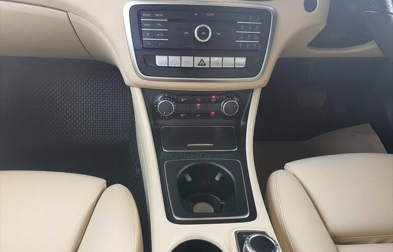 ขายรถเก๋งมือสอง mercedes-benz gla200 รถปี2020 รหัส 71754 รูปที่12