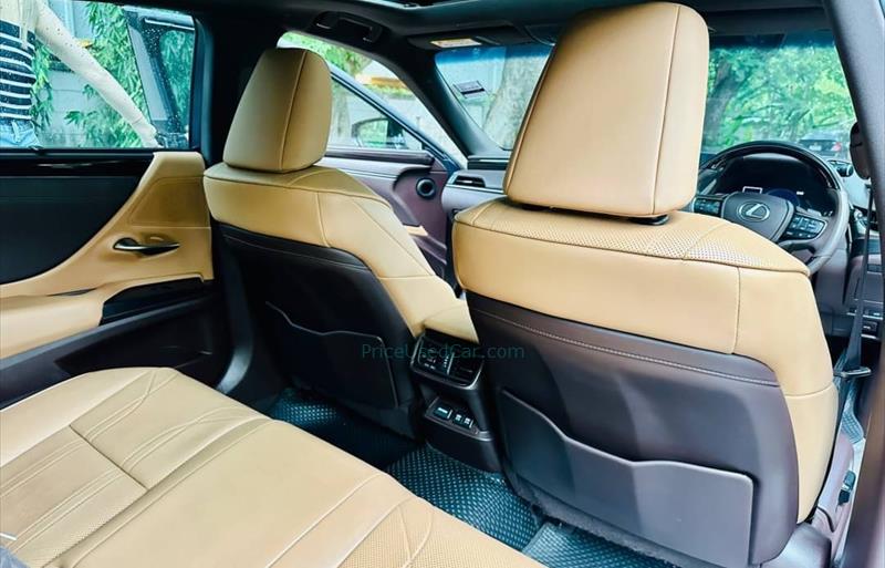 ขายรถเก๋งมือสอง-lexus-เลกซัส-es300h-รถปี2019-รหัส72088-cbe40198.jpeg ขายรถเก๋งมือสอง-lexus-เลกซัส-es300h-รถปี2019-รหัส72088-cbe40198.jpeg