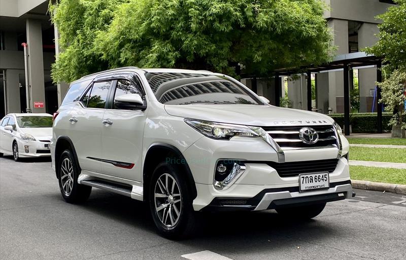 รถ SUV มือสอง  TOYOTA FORTUNER 2.4 V รถปี2018