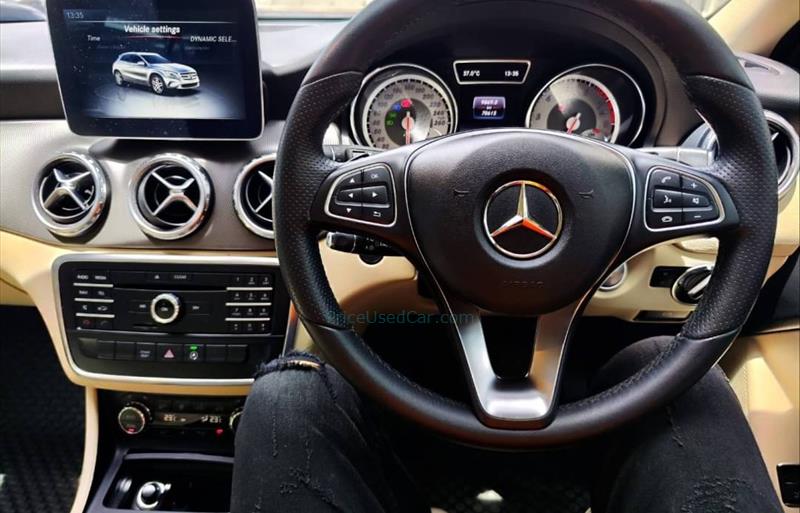 ขายรถเก๋งมือสอง-mercedes-benz-เมอร์เซเดสเบนซ์-gla200-รถปี2017-รหัส72316-3e22b72e.jpg ขายรถเก๋งมือสอง-mercedes-benz-เมอร์เซเดสเบนซ์-gla200-รถปี2017-รหัส72316-3e22b72e.jpg