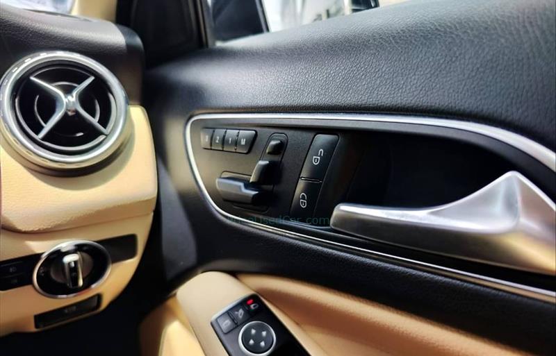 ขายรถเก๋งมือสอง-mercedes-benz-เมอร์เซเดสเบนซ์-gla200-รถปี2017-รหัส72316-bfb5f792.jpg ขายรถเก๋งมือสอง-mercedes-benz-เมอร์เซเดสเบนซ์-gla200-รถปี2017-รหัส72316-bfb5f792.jpg