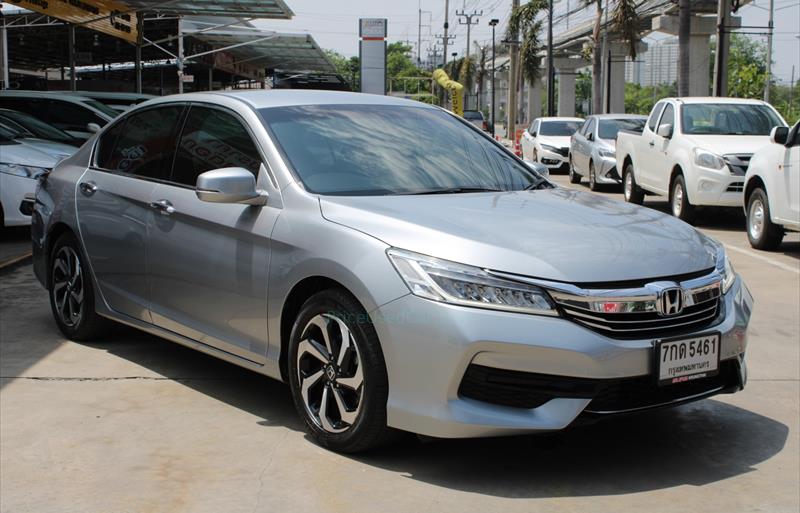 ขายรถเก๋งมือสอง honda accord รถปี2017 รหัส 72586 รูปที่6