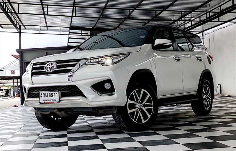 รถ SUV มือสอง  TOYOTA FORTUNER 2.8 V รถปี2015