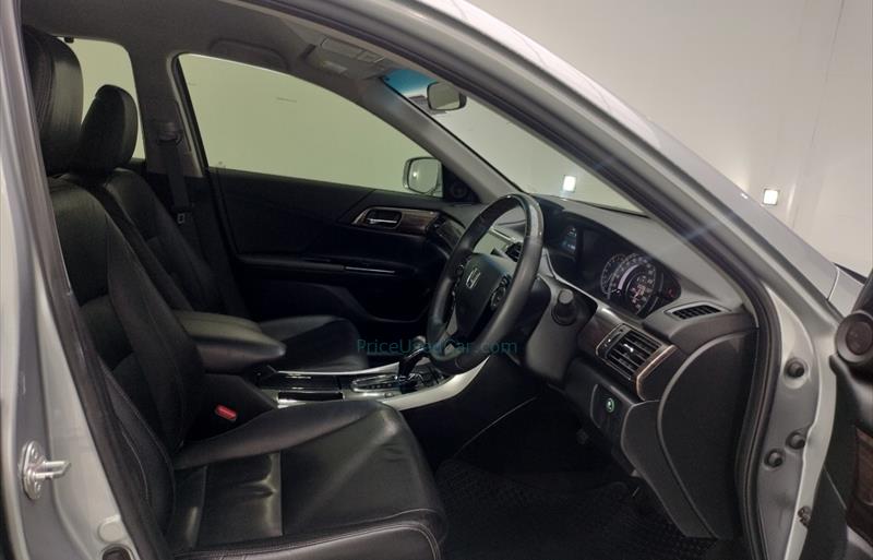 ขายรถเก๋งมือสอง-honda-ฮอนด้า-accord-แอคคอร์ด-รถปี2018-รหัส72737-f47be093.jpg ขายรถเก๋งมือสอง-honda-ฮอนด้า-accord-แอคคอร์ด-รถปี2018-รหัส72737-f47be093.jpg