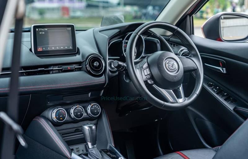 ขายรถเก๋งมือสอง-mazda-มาสด้า-2-สอง-รถปี2016-รหัส72905-ee8ceb78.jpg ขายรถเก๋งมือสอง-mazda-มาสด้า-2-สอง-รถปี2016-รหัส72905-ee8ceb78.jpg