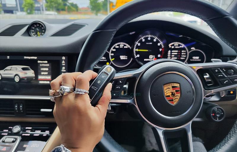 ขายรถ-suv-มือสอง-porsche-ปอร์เช่-cayenne-รถปี2019-รหัส72980-a681d795.jpg ขายรถ-suv-มือสอง-porsche-ปอร์เช่-cayenne-รถปี2019-รหัส72980-a681d795.jpg
