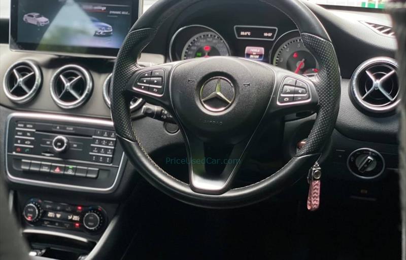 ขายรถเก๋งมือสอง-mercedes-benz-เมอร์เซเดสเบนซ์-cla200-รถปี2017-รหัส73214-b1942a24.jpg ขายรถเก๋งมือสอง-mercedes-benz-เมอร์เซเดสเบนซ์-cla200-รถปี2017-รหัส73214-b1942a24.jpg