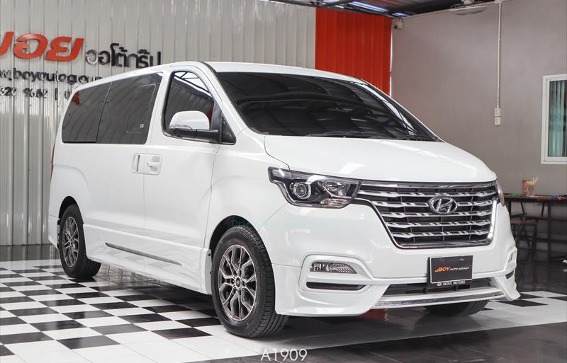 รถตู้มือสอง HYUNDAI GRAND STAREX รถปี 2022