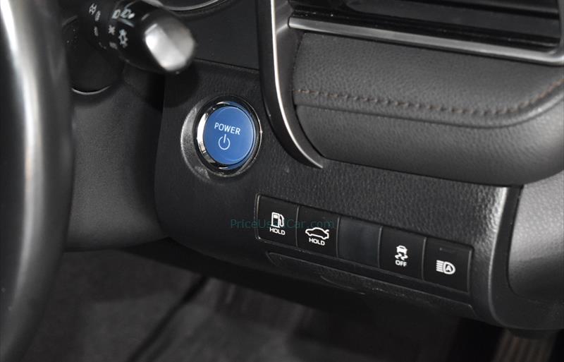 ขายรถเก๋งมือสอง-toyota-โตโยต้า-camry-คัมรี่-รถปี2019-รหัส73490-c54f023e.jpg ขายรถเก๋งมือสอง-toyota-โตโยต้า-camry-คัมรี่-รถปี2019-รหัส73490-c54f023e.jpg
