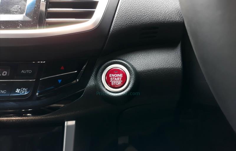 ขายรถเก๋งมือสอง-honda-ฮอนด้า-accord-แอคคอร์ด-รถปี2017-รหัส73513-b0fececc.jpg ขายรถเก๋งมือสอง-honda-ฮอนด้า-accord-แอคคอร์ด-รถปี2017-รหัส73513-b0fececc.jpg