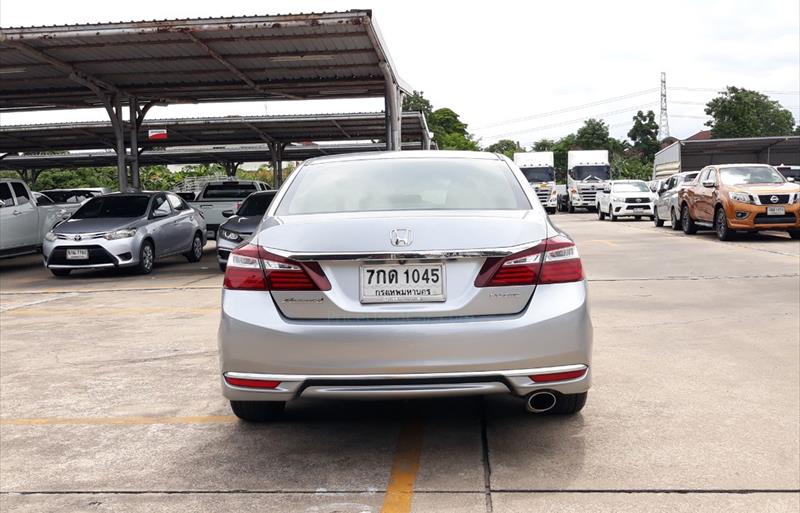 ขายรถเก๋งมือสอง honda accord รถปี2018 รหัส 73680 รูปที่4