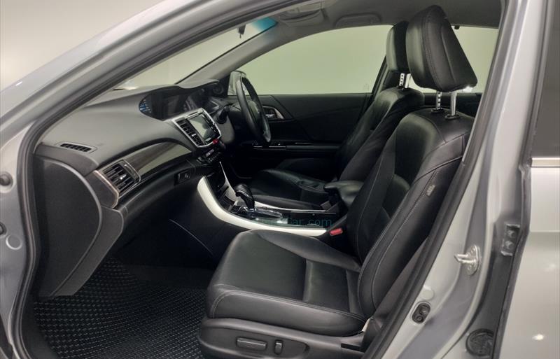 ขายรถเก๋งมือสอง-honda-ฮอนด้า-accord-แอคคอร์ด-รถปี2018-รหัส73945-3f1970a7.jpg ขายรถเก๋งมือสอง-honda-ฮอนด้า-accord-แอคคอร์ด-รถปี2018-รหัส73945-3f1970a7.jpg