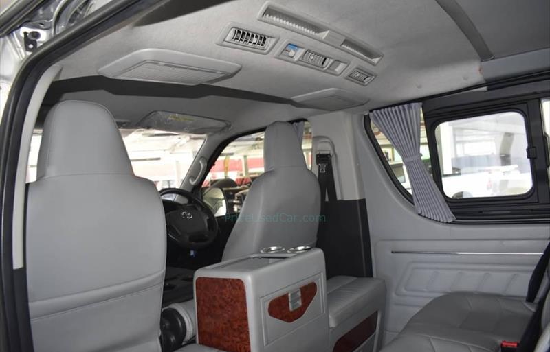 ขายรถตู้มือสอง toyota hiace รถปี2017 รหัส 74029-รูปที่7 ขายรถตู้มือสอง toyota hiace รถปี2017 รหัส 74029-รูปที่7