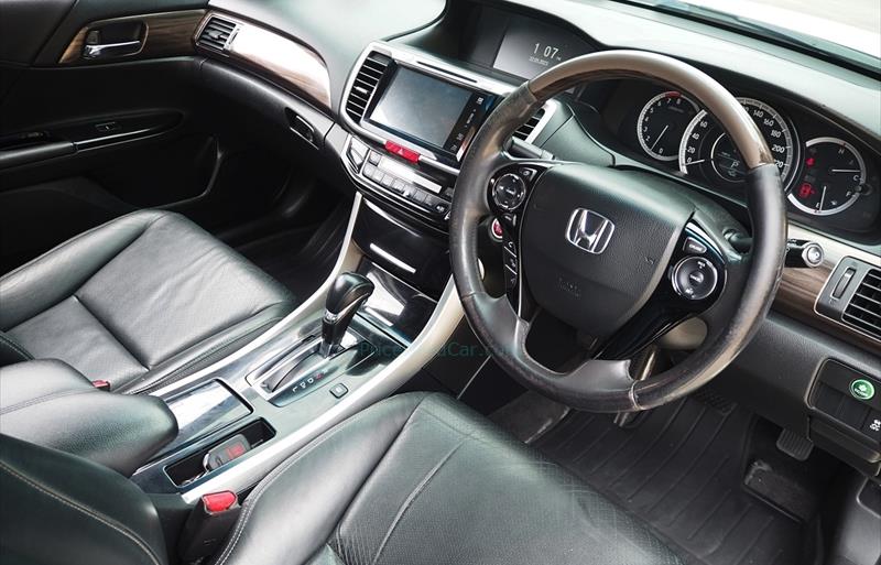 ขายรถเก๋งมือสอง honda accord รถปี2016 รหัส 74268 รูปที่6