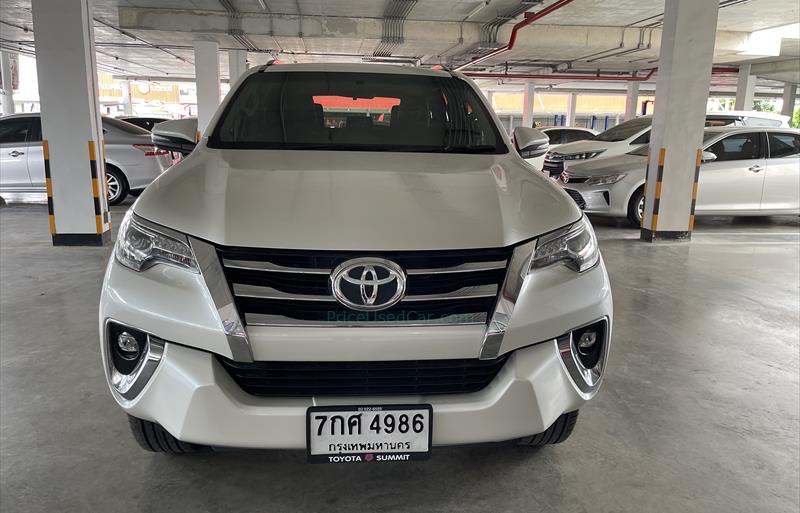 รถ SUV มือสอง  TOYOTA FORTUNER 2.4 V รถปี2018