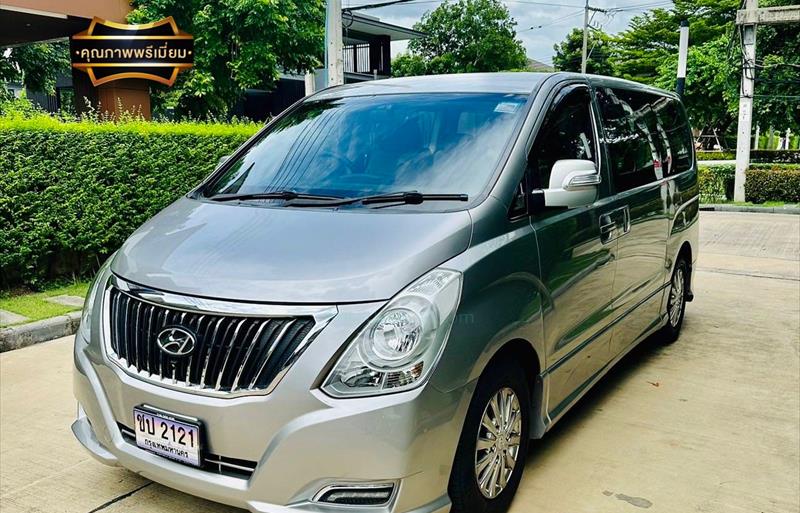 รถตู้มือสอง HYUNDAI H-1 รถปี 2017